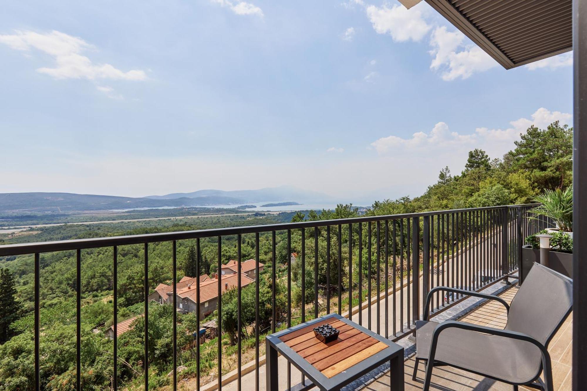 Bayview Hills Luxury Residences Tivat Exterior foto