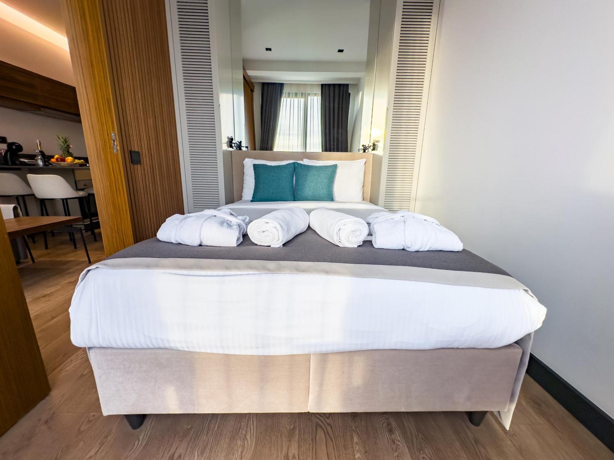 Bayview Hills Luxury Residences Tivat Exterior foto