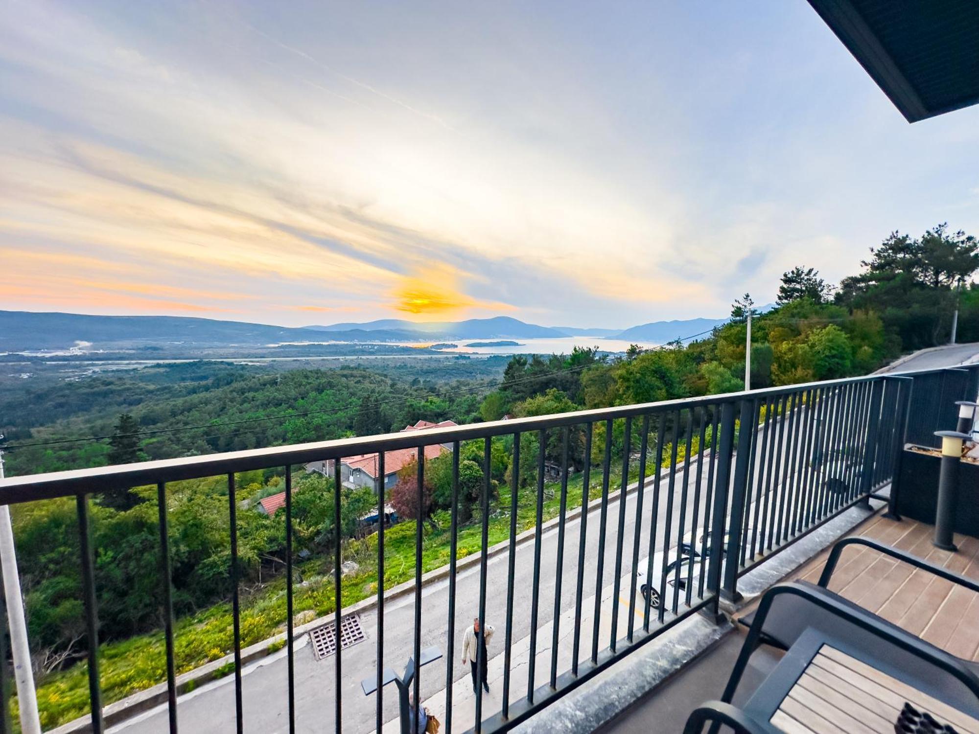 Bayview Hills Luxury Residences Tivat Exterior foto
